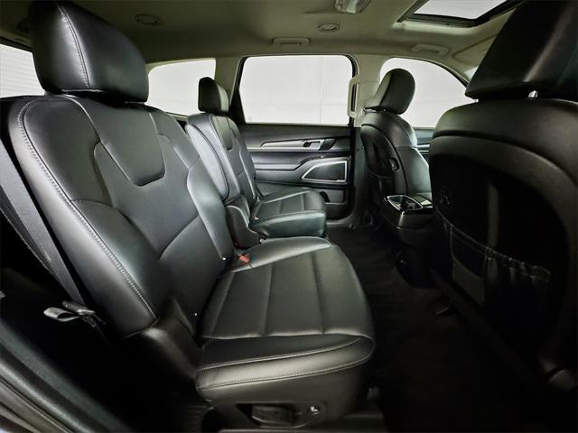 Photo of 2022 Ebony Black Kia Telluride