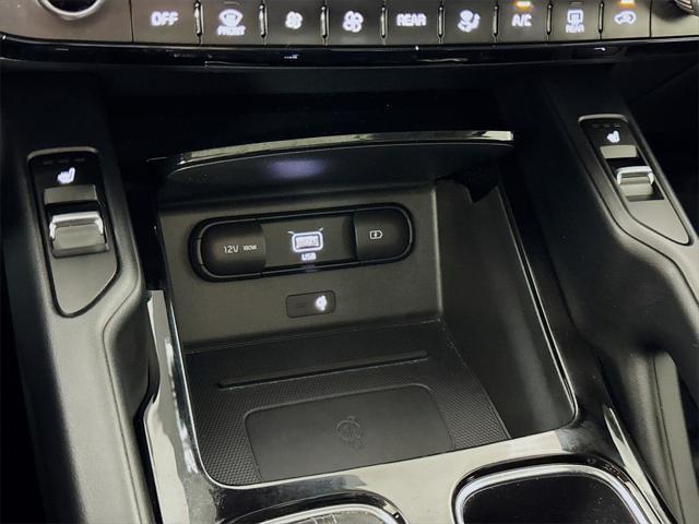 Photo of 2022 Ebony Black Kia Telluride