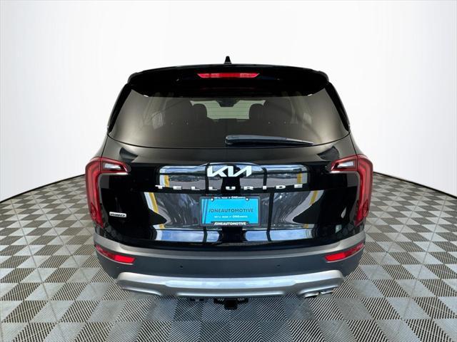 Photo of 2022 Ebony Black Kia Telluride