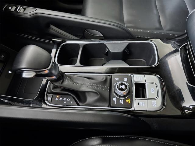 Photo of 2022 Ebony Black Kia Telluride