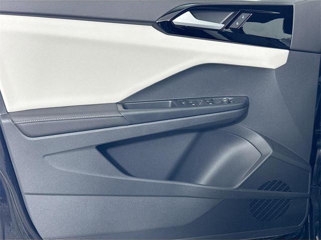 Photo of 2025 Deep Black Pearl Volkswagen Taos