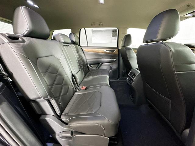 Photo of 2025 Deep Black Pearl Volkswagen Atlas