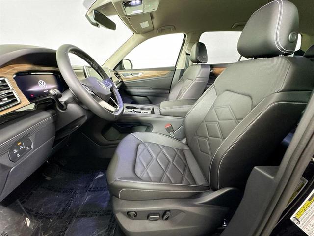 Photo of 2025 Deep Black Pearl Volkswagen Atlas