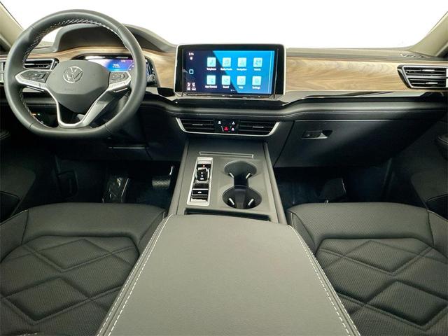 Photo of 2025 Deep Black Pearl Volkswagen Atlas