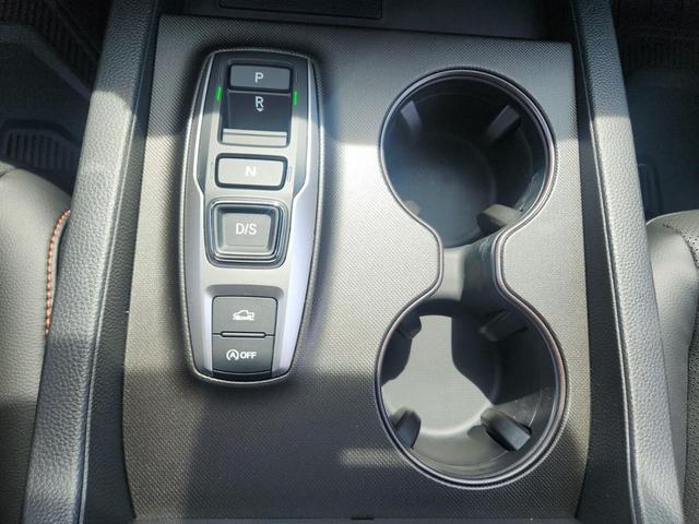 Photo of 2025 Platinum White Pearl Honda Ridgeline