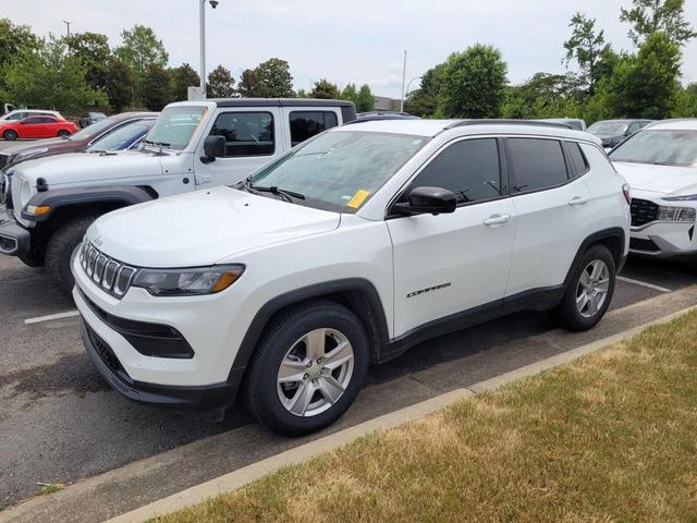 Photo of 2022 Bright White Clearcoat Jeep Compass