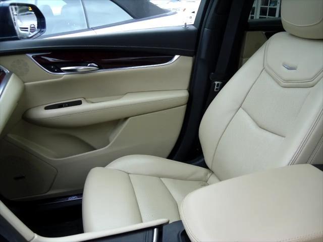 Photo of 2017 Blue Cadillac XT5