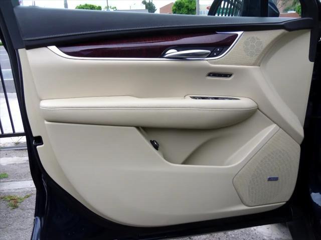 Photo of 2017 Blue Cadillac XT5