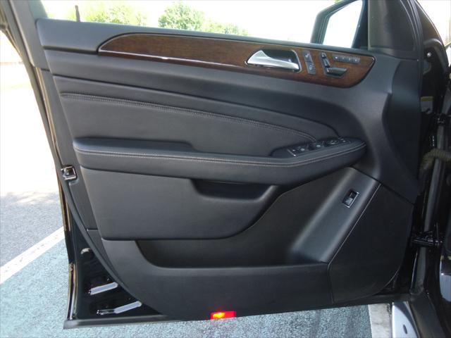 Photo of 2012 Black Mercedes-Benz M-Class