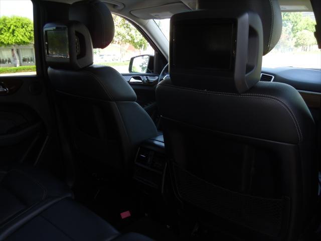 Photo of 2012 Black Mercedes-Benz M-Class