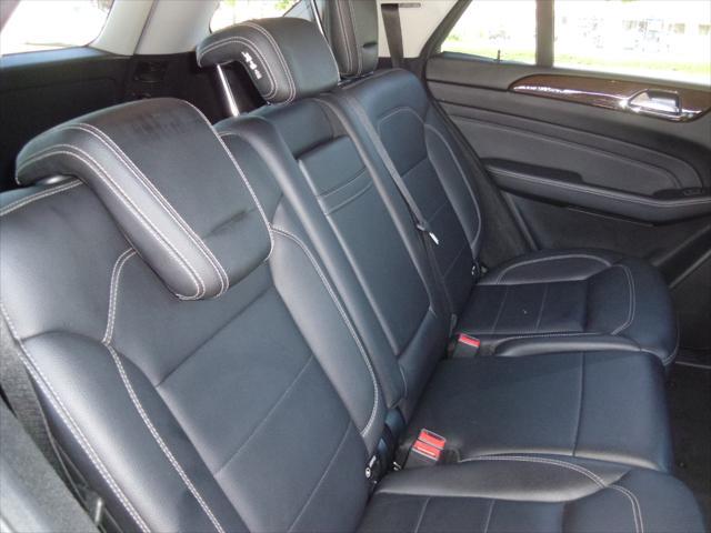 Photo of 2012 Black Mercedes-Benz M-Class