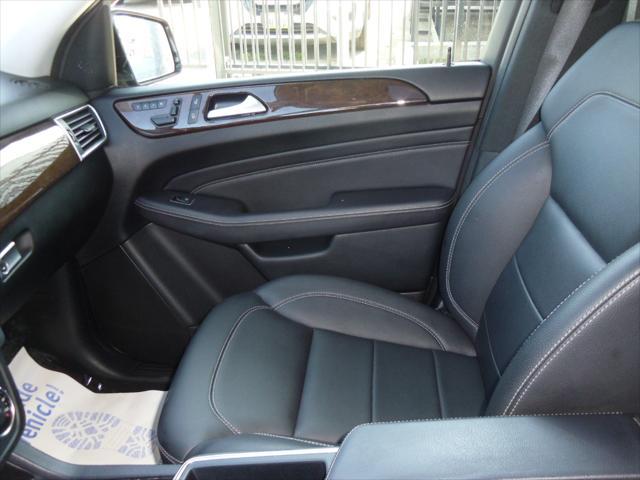Photo of 2012 Black Mercedes-Benz M-Class