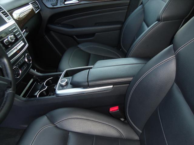 Photo of 2012 Black Mercedes-Benz M-Class