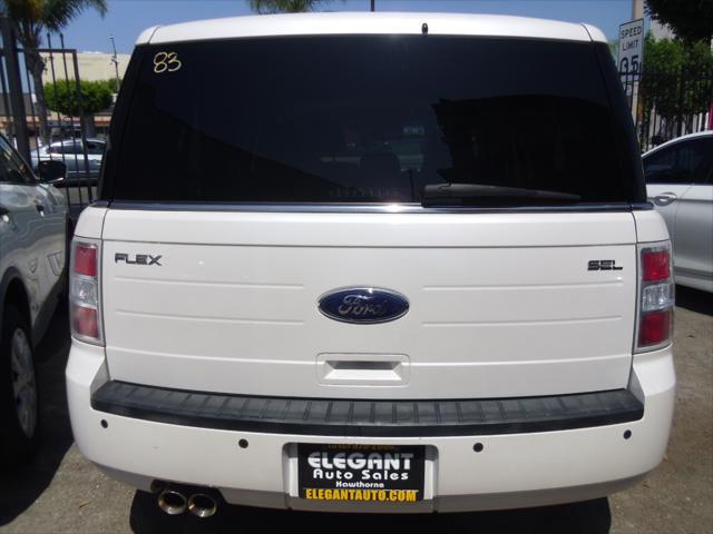 Photo of 2011 White Ford Flex