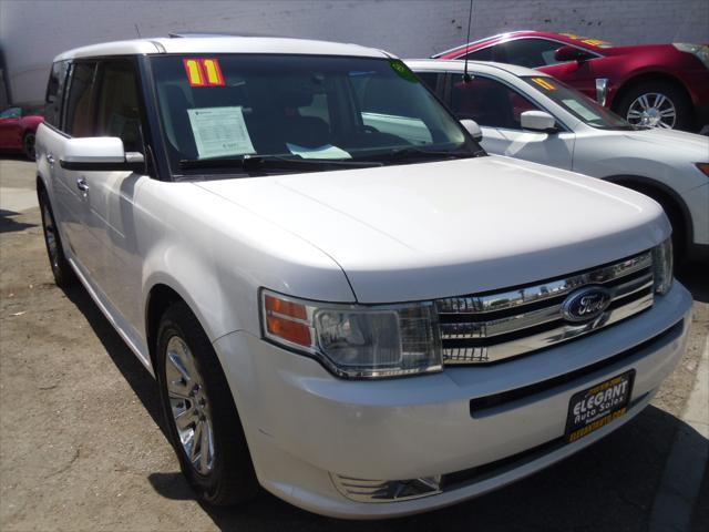 Photo of 2011 White Ford Flex