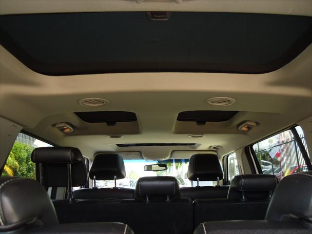 Photo of 2011 White Ford Flex