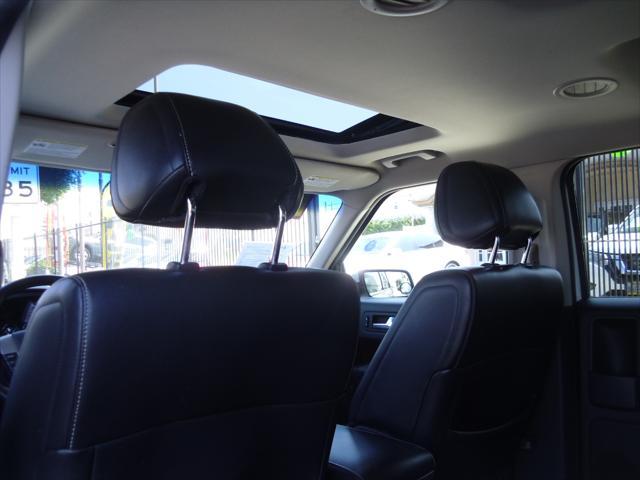 Photo of 2011 White Ford Flex