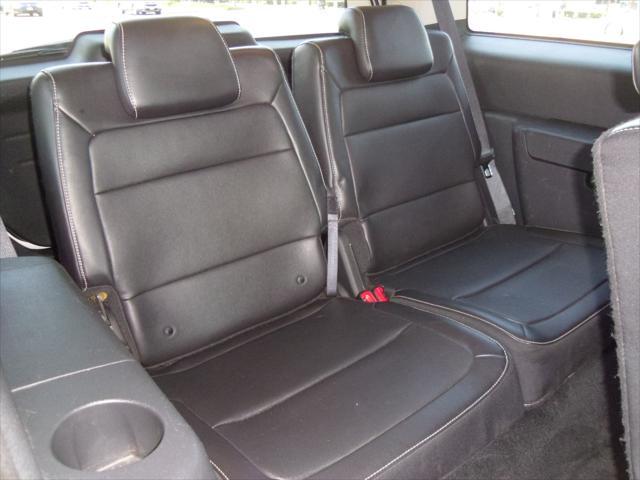 Photo of 2011 White Ford Flex