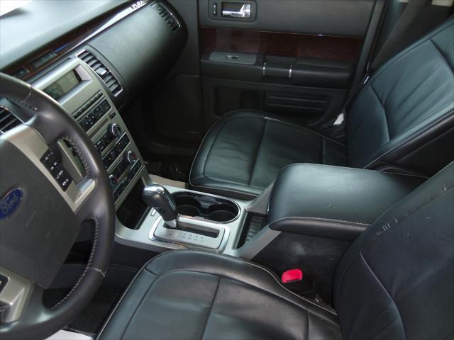 Photo of 2011 White Ford Flex