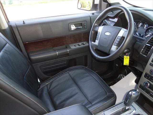 Photo of 2011 White Ford Flex