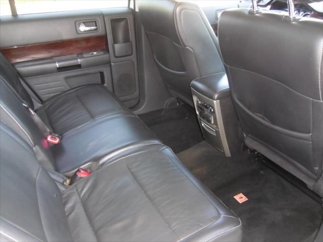 Photo of 2011 White Ford Flex