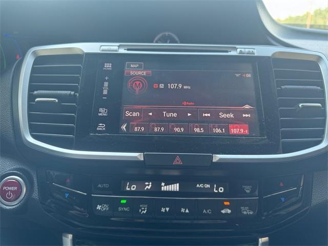 Photo of 2017 White Honda Accord Hybrid