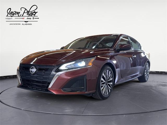 Photo of 2023 Garnet Pearl Nissan Altima