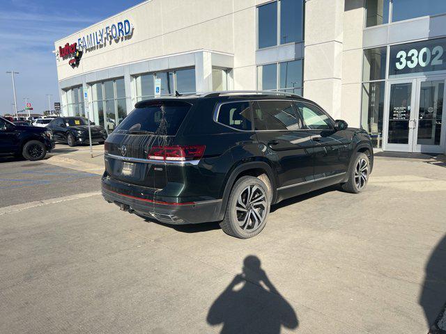 Photo of 2021 Racing Green Metallic Volkswagen Atlas
