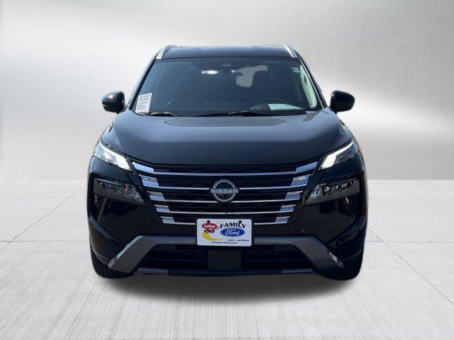 Photo of 2024 Super Black Nissan Rogue