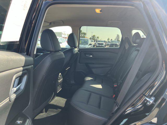 Photo of 2024 Super Black Nissan Rogue