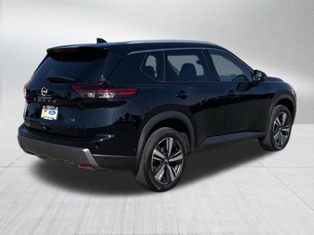 Photo of 2024 Super Black Nissan Rogue