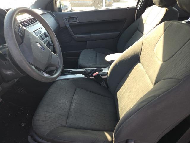 Photo of 2009 Brilliant Silver Clearcoat Metallic Ford Focus