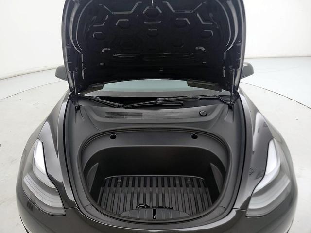 Photo of 2022 Black Tesla Model 3