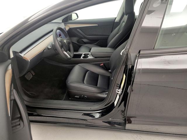 Photo of 2022 Black Tesla Model 3