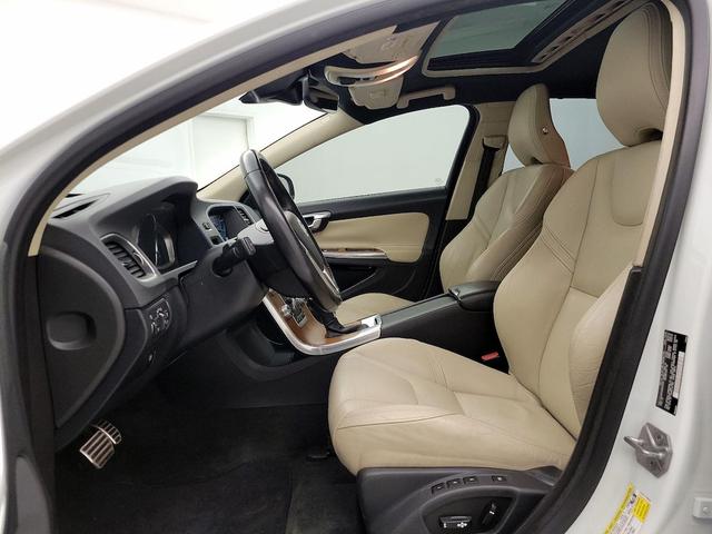 Photo of 2016 White Volvo S60