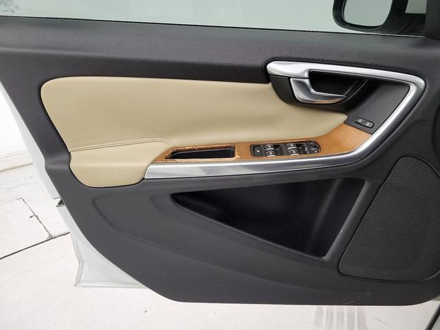 Photo of 2016 White Volvo S60