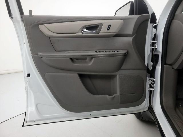 Photo of 2017 White Chevrolet Traverse
