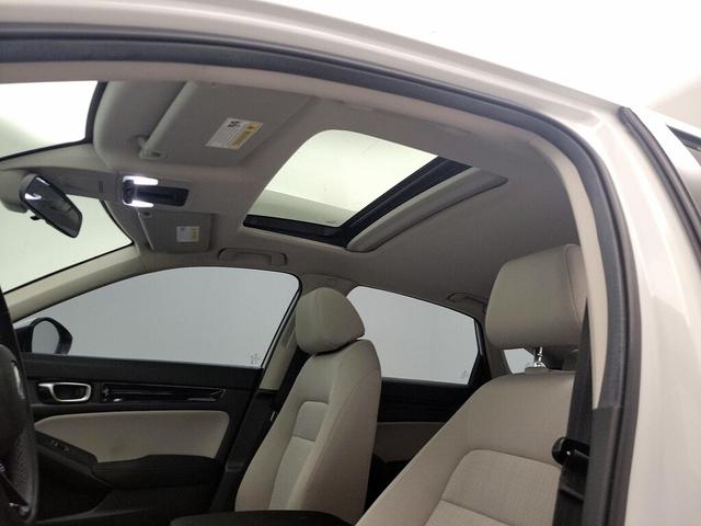 Photo of 2024 White Honda Civic