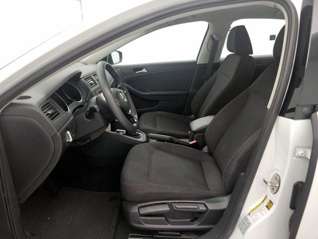 Photo of 2016 White Volkswagen Jetta