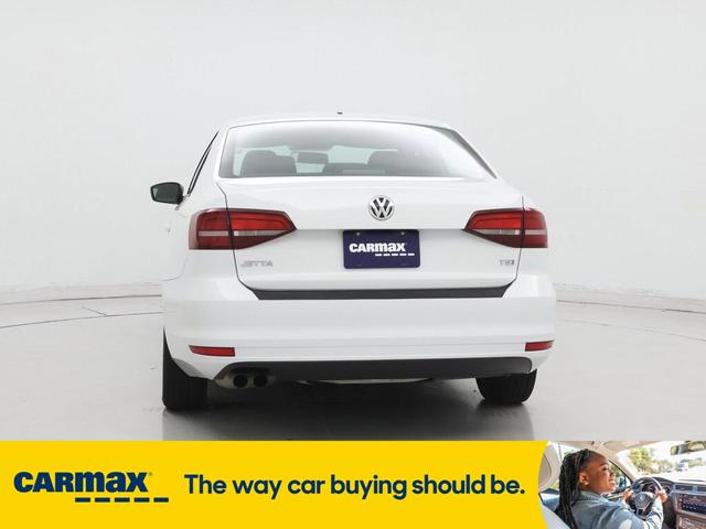 Photo of 2016 White Volkswagen Jetta