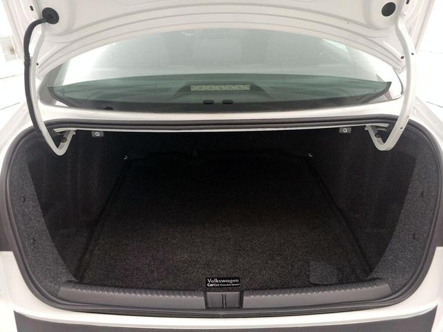Photo of 2016 White Volkswagen Jetta
