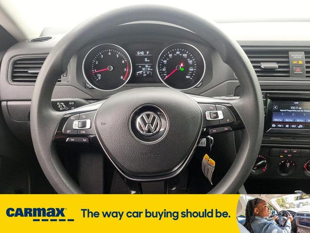 Photo of 2016 White Volkswagen Jetta