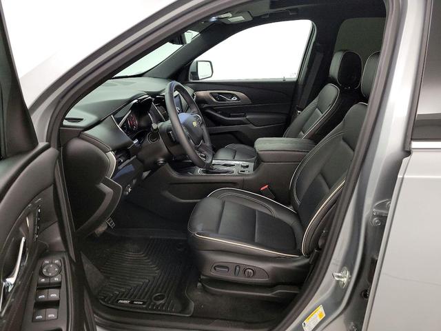 Photo of 2023 Gray Chevrolet Traverse