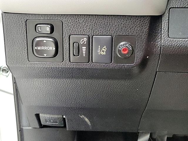 Photo of 2017 Silver Toyota RAV4