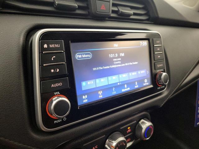 Photo of 2022 Gray Nissan Versa