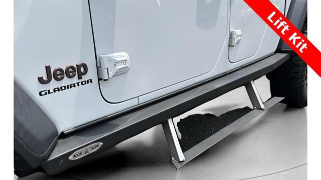 Photo of 2022 Bright White Clearcoat Jeep Gladiator