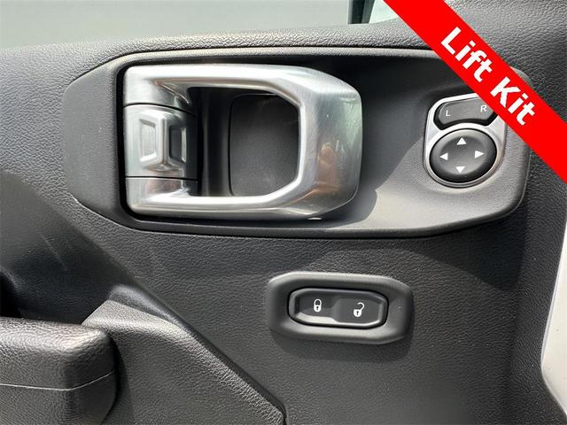 Photo of 2022 Bright White Clearcoat Jeep Gladiator