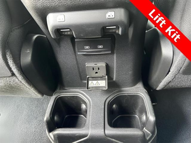 Photo of 2022 Bright White Clearcoat Jeep Gladiator