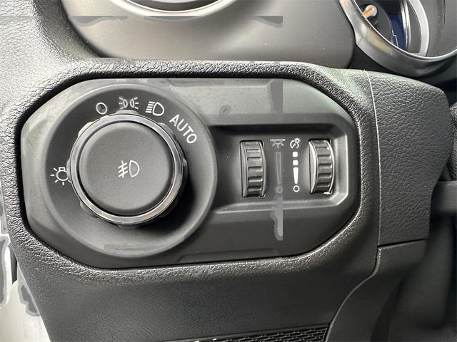 Photo of 2021 Bright White Clearcoat Jeep Wrangler Unlimited