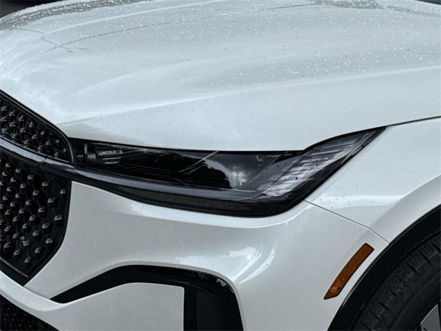 Photo of 2025 White Platinum Tri-Coat Metallic Lincoln Nautilus